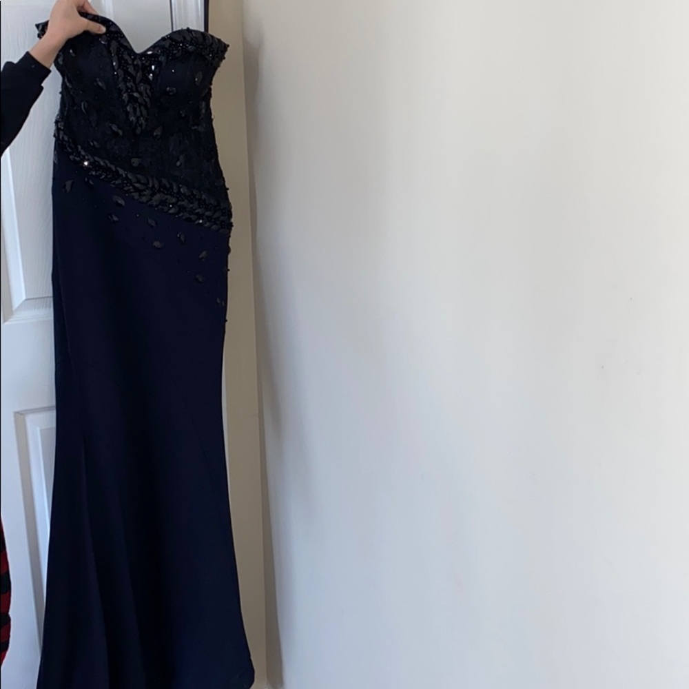 Beaded stretch/lace mermaid like styleevening gown - Picture 2 of 16
